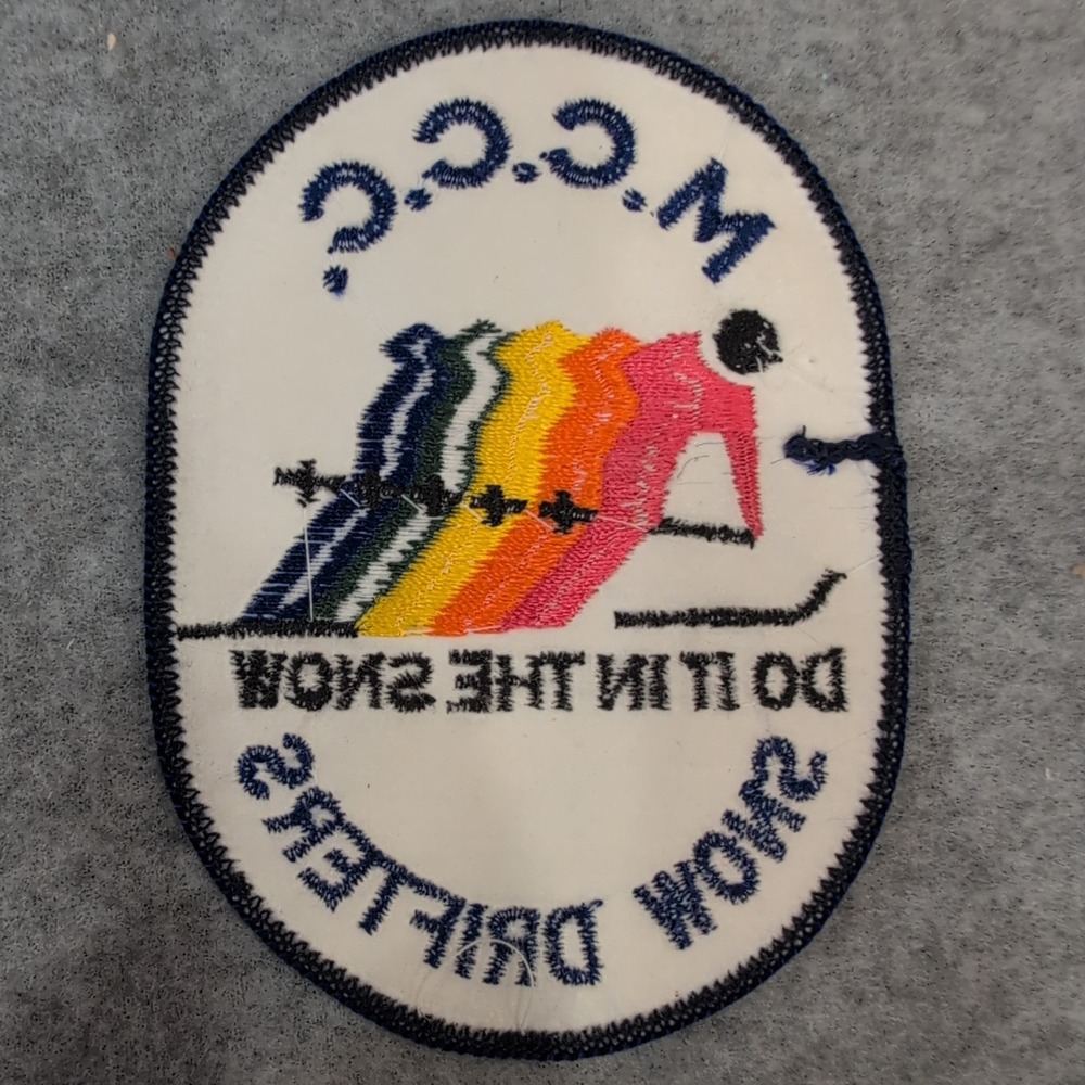 MCCC Snow Drifters Ski Patch "Do It In the Snow" Vintage Embroidered Collectible - Picture 2 of 3